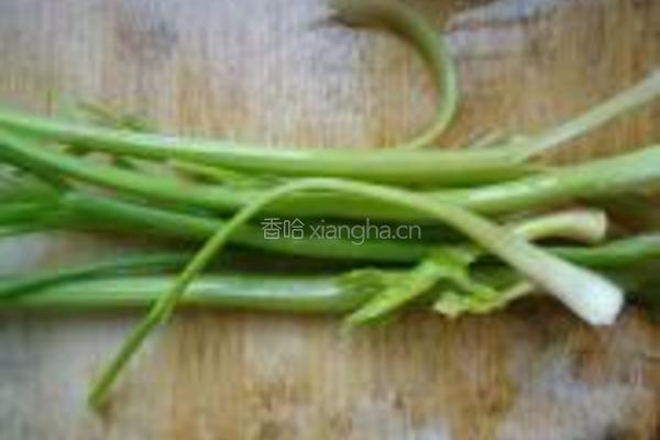 香芹香干炒五花肉的做法图解1