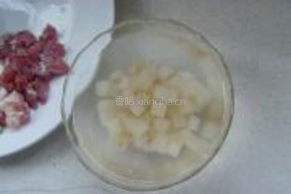 毛豆炒肉丁咸菜的做法图解2