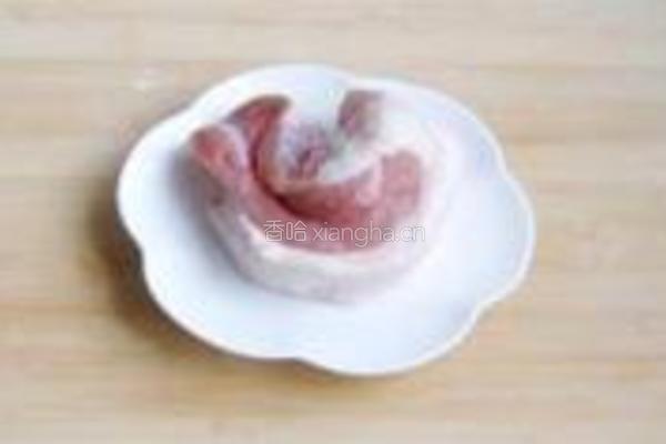 五花肉酱烧八爪鱼的做法图解1