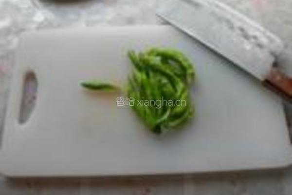 小银鱼炒辣椒的做法图解2
