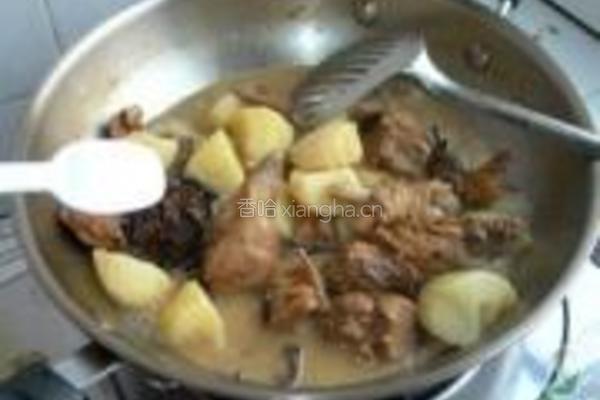 榛蘑炖鸡腿的做法图解18