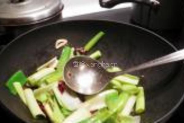 大蒜小炒肉的做法图解5