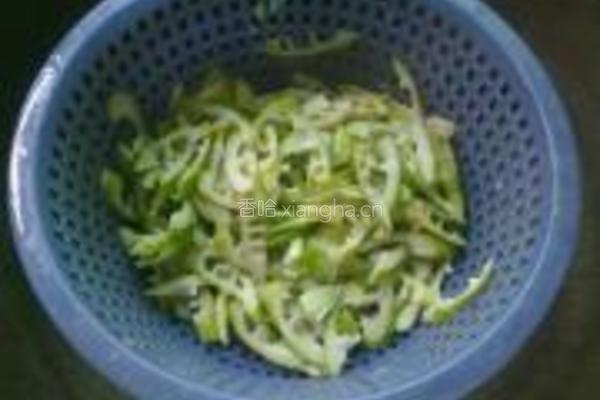 酸菜炒小笋的做法图解4