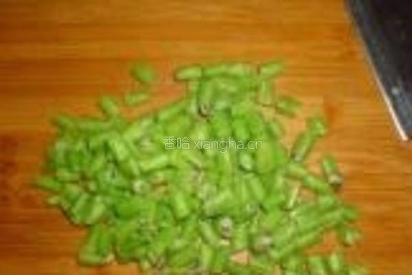 橄榄菜炒豇豆的做法图解4