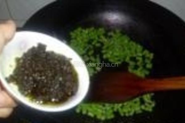橄榄菜炒豇豆的做法图解8