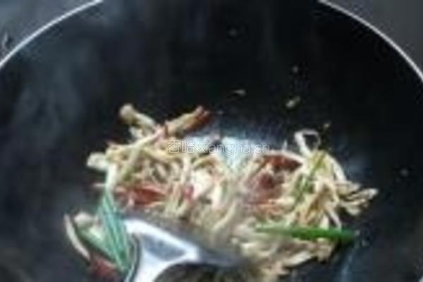 麻辣手撕茶树菇的做法图解8