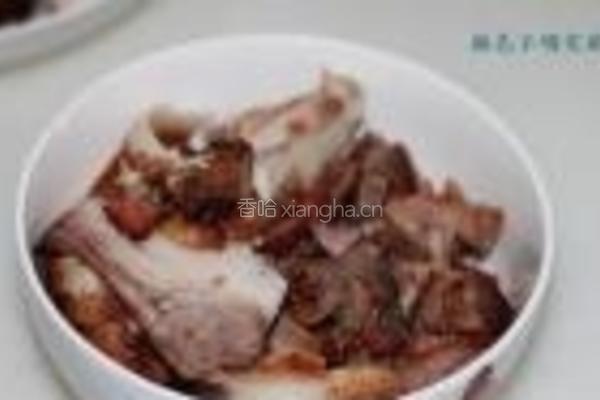 蒜苗香菇炒猪头肉的做法图解3
