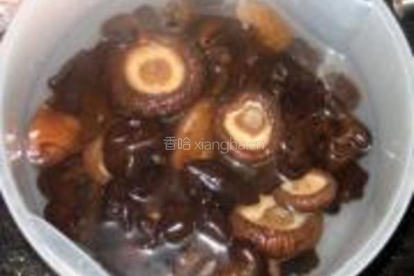 冬菇蒸滑鸡的做法图解2