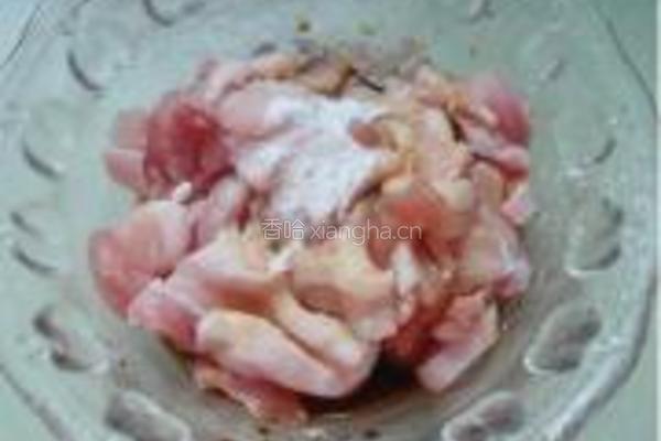 红椒肉片炒扁豆的做法图解1