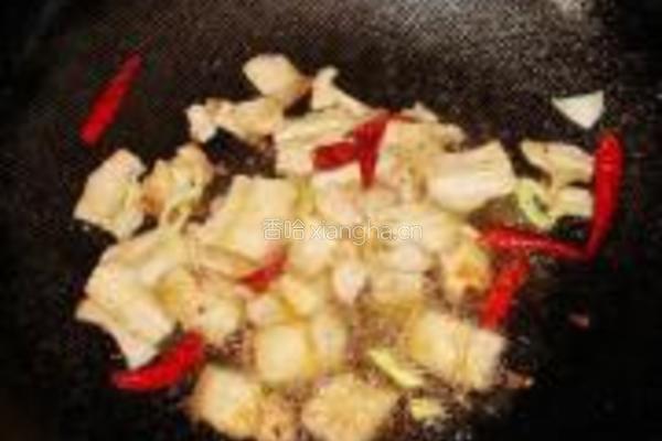 红椒肉片炒扁豆的做法图解3