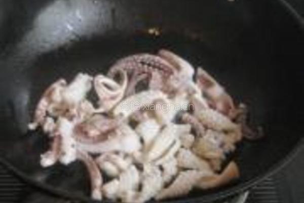 韭苔炒鱿鱼的做法图解4