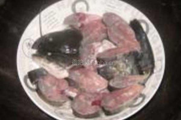 豆豉蒸鲶鱼的做法图解2