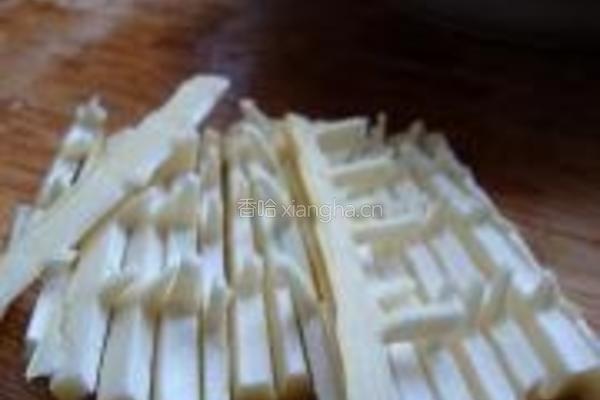 韭菜头炒冬笋的做法图解2