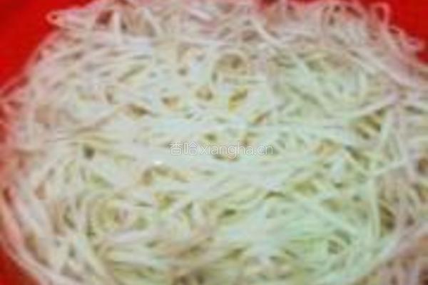 青菜菌菇牛筋汤面的做法图解3