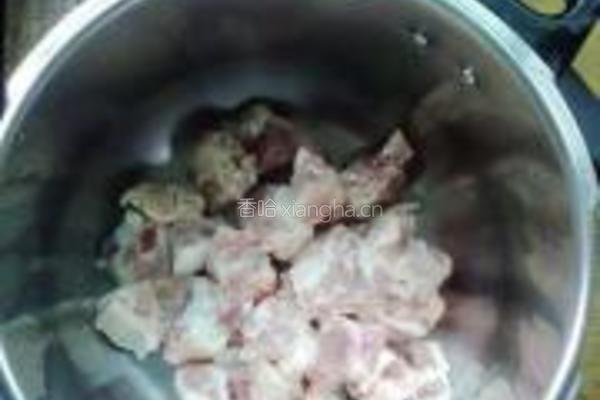生地黑豆排骨汤的做法图解2