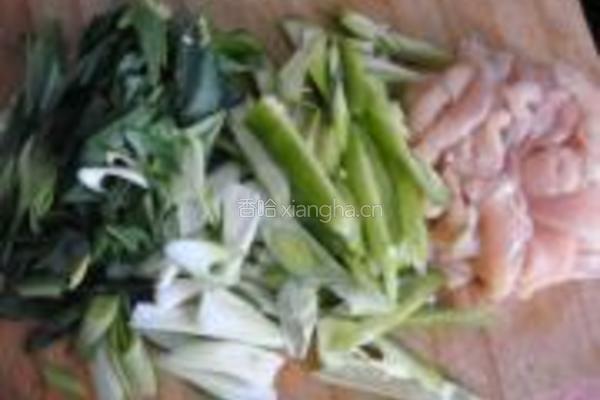 大蒜苗炒鸡胸脯肉的做法图解1