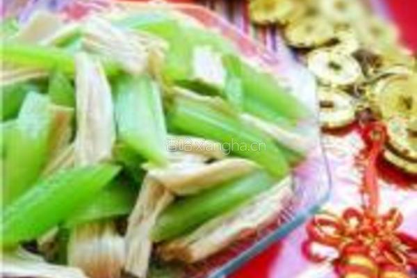 西芹凉拌腐竹的做法图解3