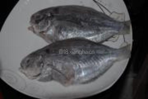 清煮海鲳鱼的做法图解1