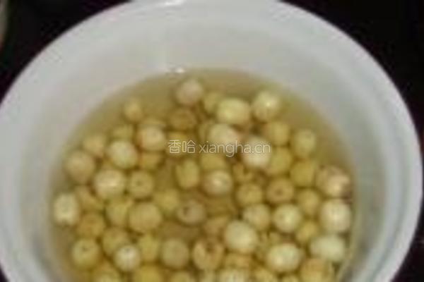桂圆莲子蜜糯粥的做法图解1