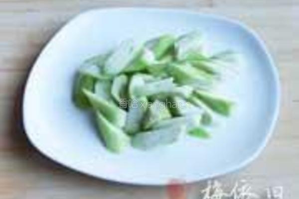 丝瓜浸鱼丸的做法图解1