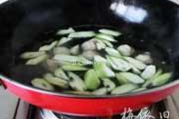 丝瓜浸鱼丸的做法图解5