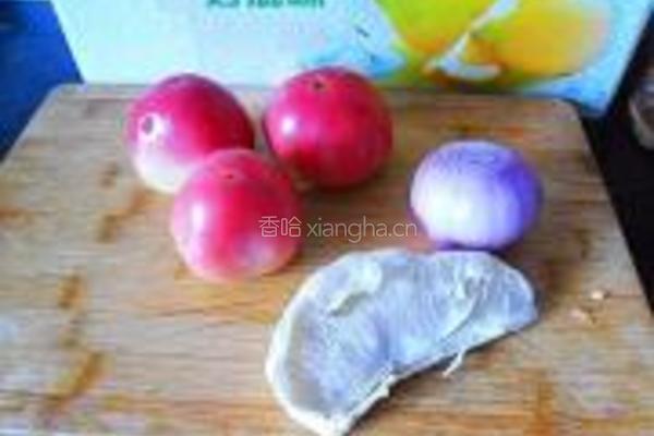 洋葱柚子炒番茄的做法图解1