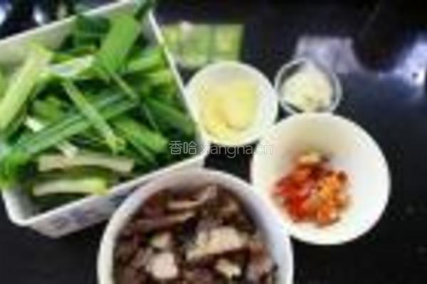 青蒜炒腊肉的做法图解3