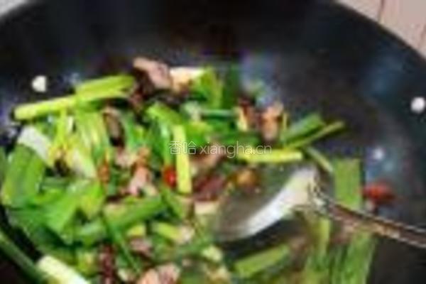 青蒜炒腊肉的做法图解6