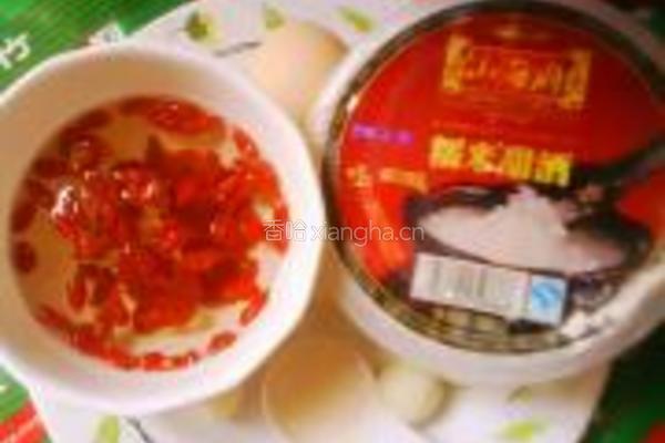 枸杞蛋花煮米酒的做法图解1