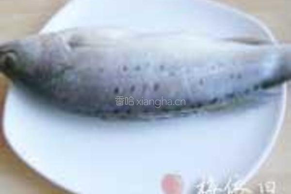 清蒸鲈鱼的做法图解1