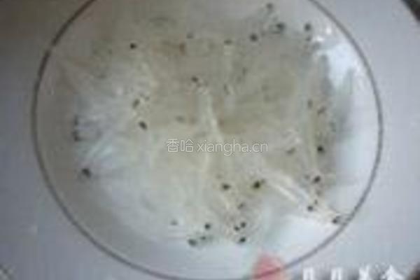 银鱼炒鸡蛋的做法图解1
