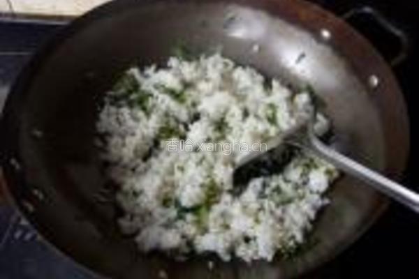 莴笋叶蛋炒饭的做法图解7