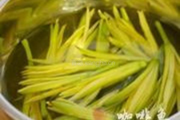 果醋黄花菜的做法图解2