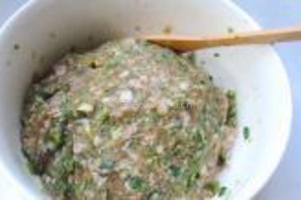 萝卜韭菜大肉水饺的做法图解7