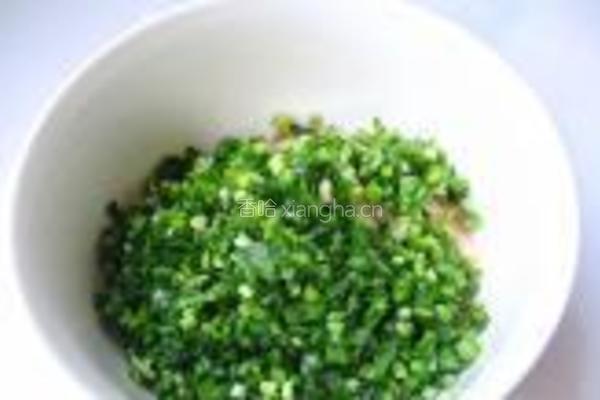萝卜韭菜大肉水饺的做法图解2