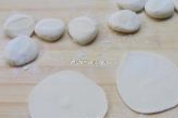 萝卜韭菜大肉水饺的做法图解10