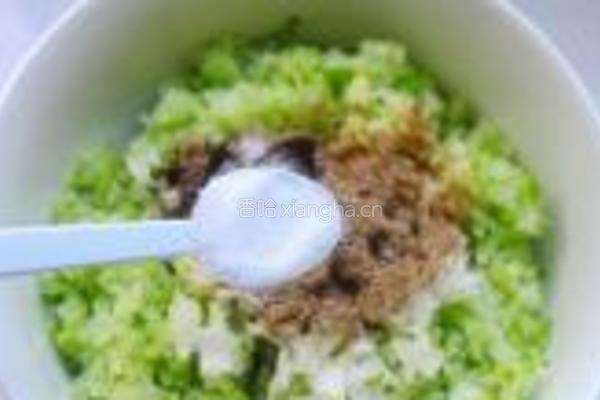 萝卜韭菜大肉水饺的做法图解6