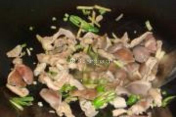鸭杂绿豆芽的做法图解9