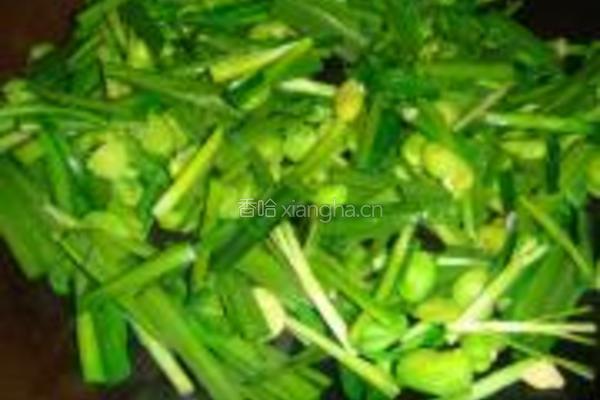 韭菜炒蚕豆米的做法图解5