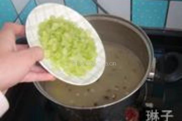 香菇西芹小米粥的做法图解6