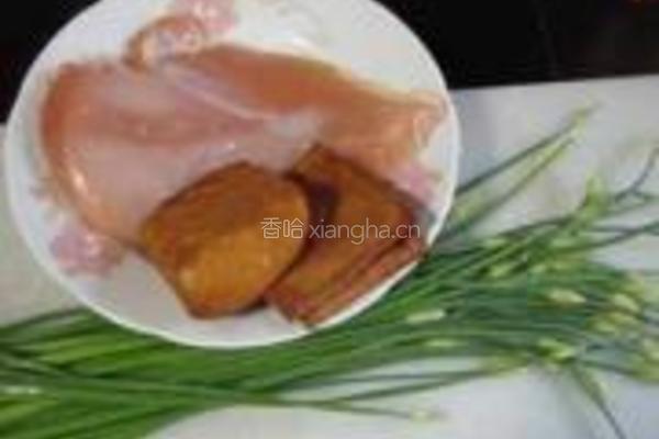 香干鸡丝炒蒜苗的做法图解1