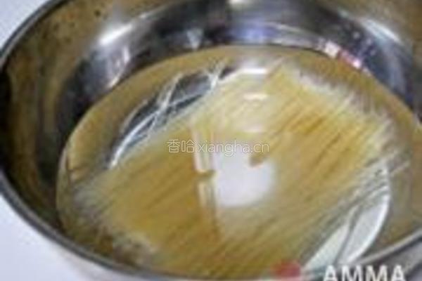 耗油鸡丝炒米粉的做法图解2