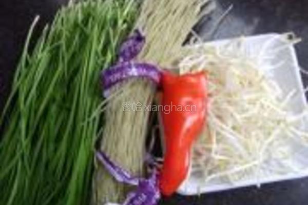 韭菜豆芽炒粉丝的做法图解1