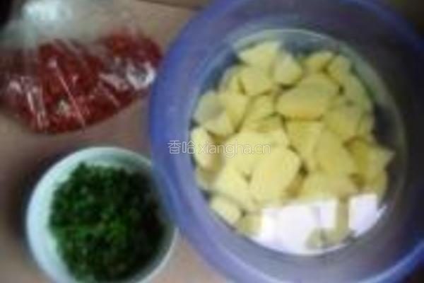 酱汁土豆的做法图解1