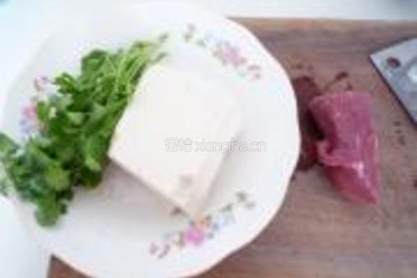 香菜肉末豆腐的做法图解1