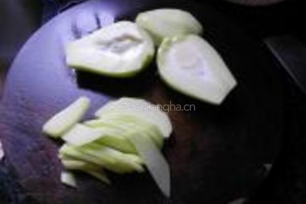 蒜茸炒佛手瓜的做法图解1