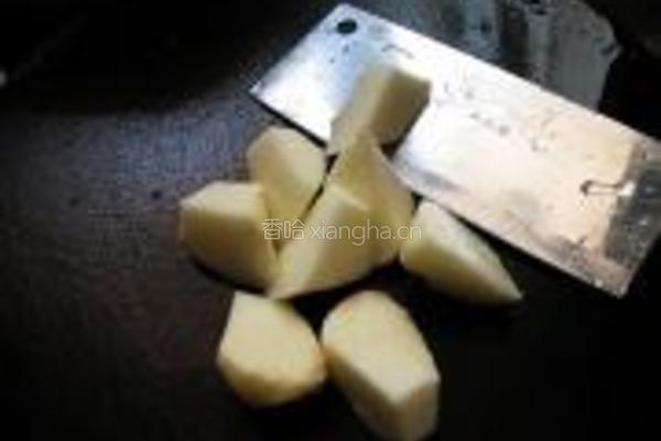 红萝卜山药龙骨汤的做法图解2