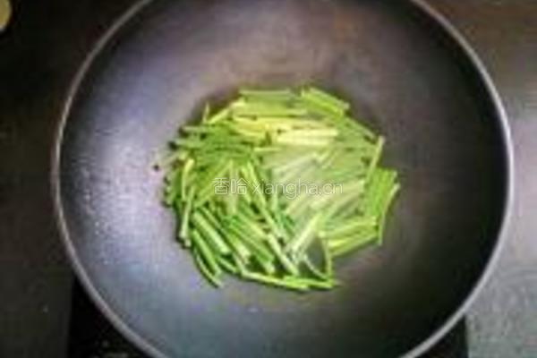蒜薹红肠的做法图解6