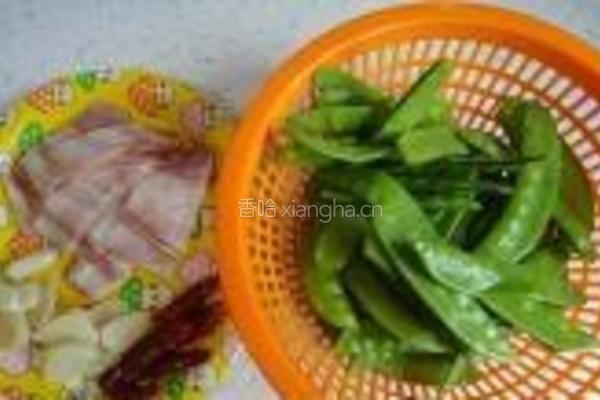 蒜香培根荷兰豆的做法图解2