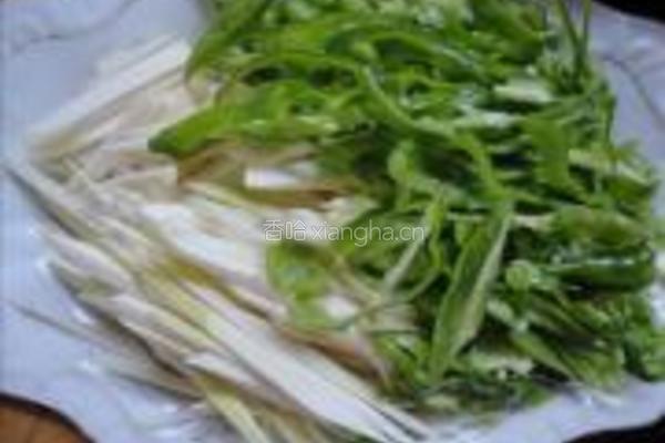 青椒茭白炒肉丝的做法图解2
